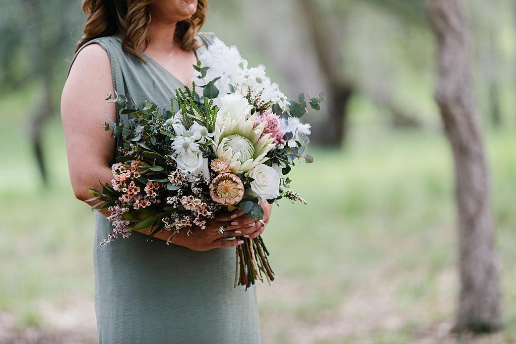 Bridesmaids holds bouquet