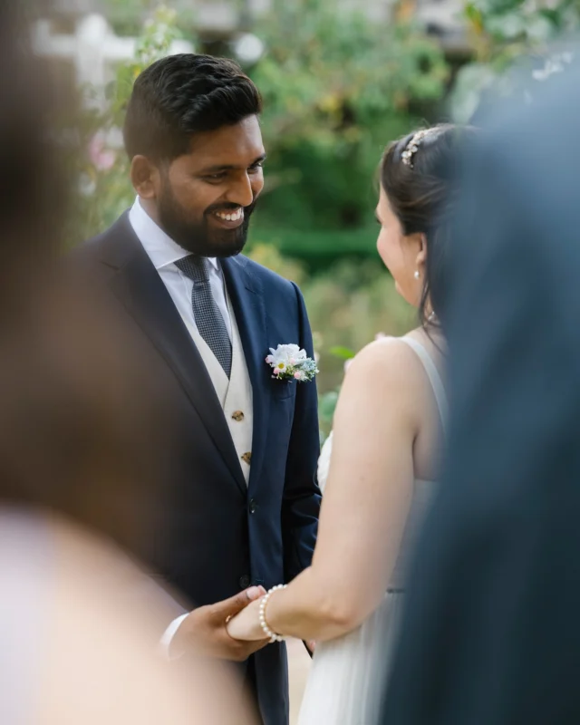 The first image had to have a place on the grid. The way Neil is looking at Irina and vice versa 😍 and then of course there’s all the other lovely moments. 

.
.
.
.
.
#femalephotographer  #Canberraweddings  #canberraweddingphotographer #alexandraormephotography #canberraportraitphotographer #weddingphotography #gettingmarried #happycouples #memories #printyourphotos